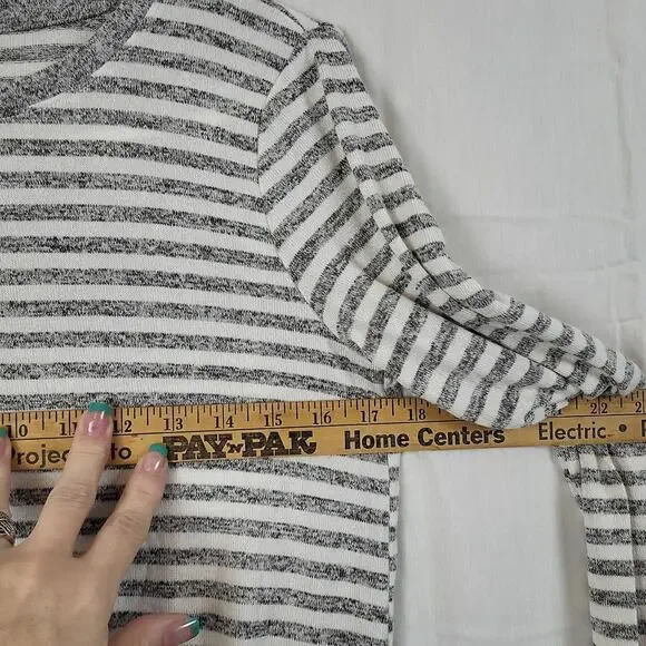 Cat & Jack Womens Gray White Striped Long Sleeve Crew Neck Basic T Shirt Size XL - Picture 6 of 7